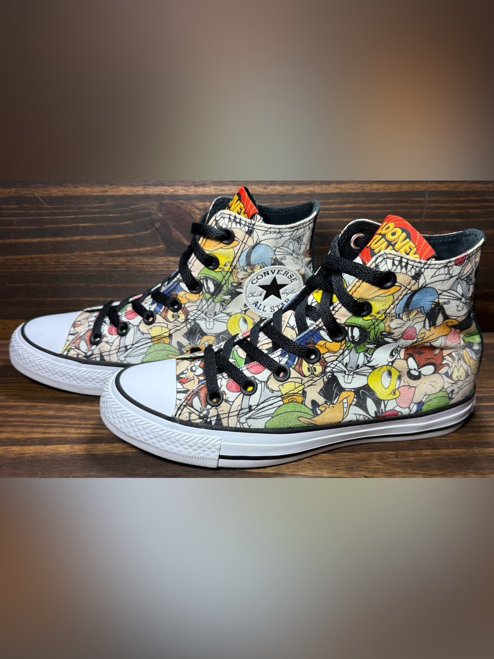 Converse Chuck Taylor Looney Toons Womens Size 7 Shoes Multi Color Athletic
